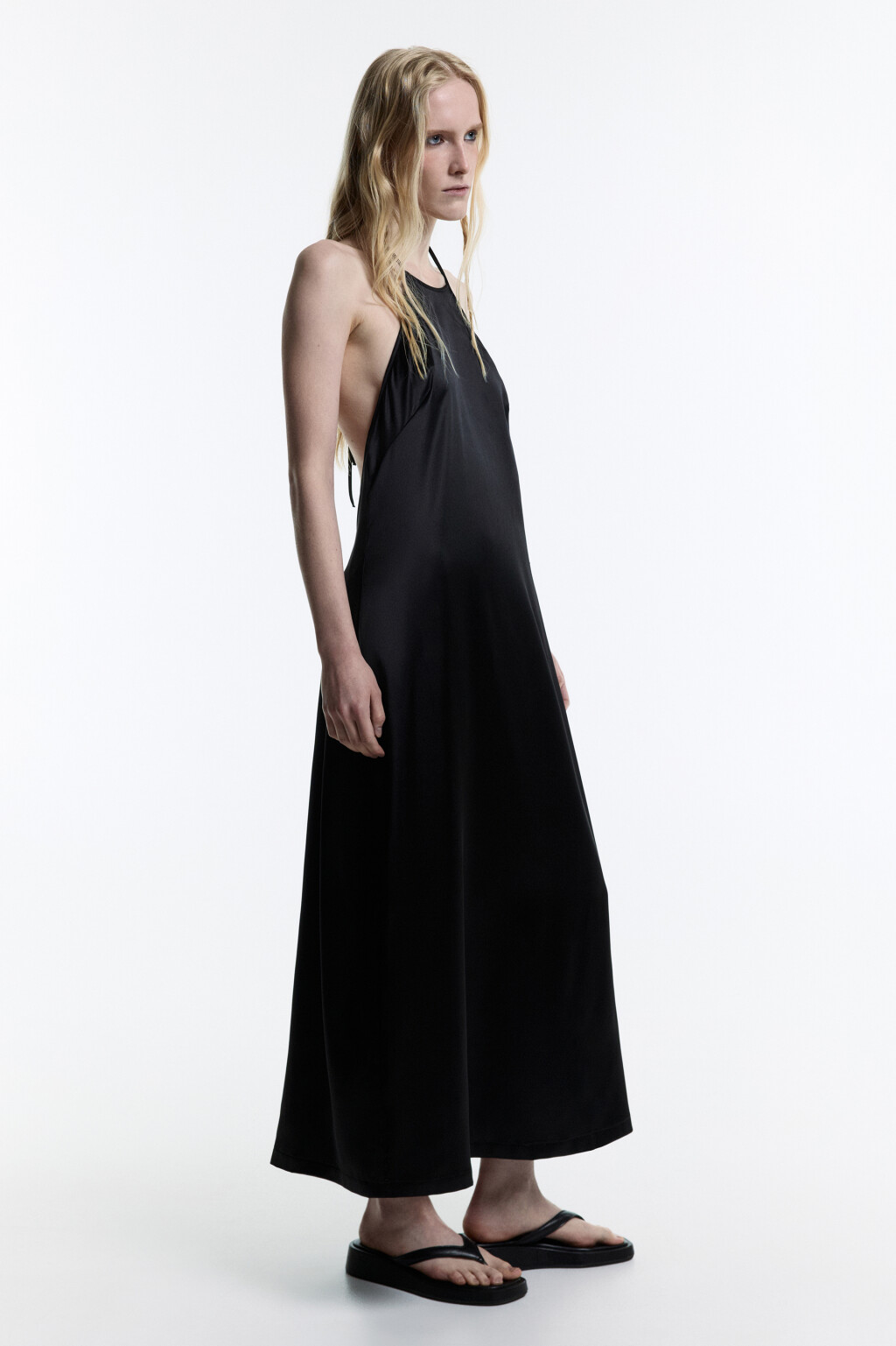 Платье-комбинация атласное с завязками на шее - цвет черный - 4