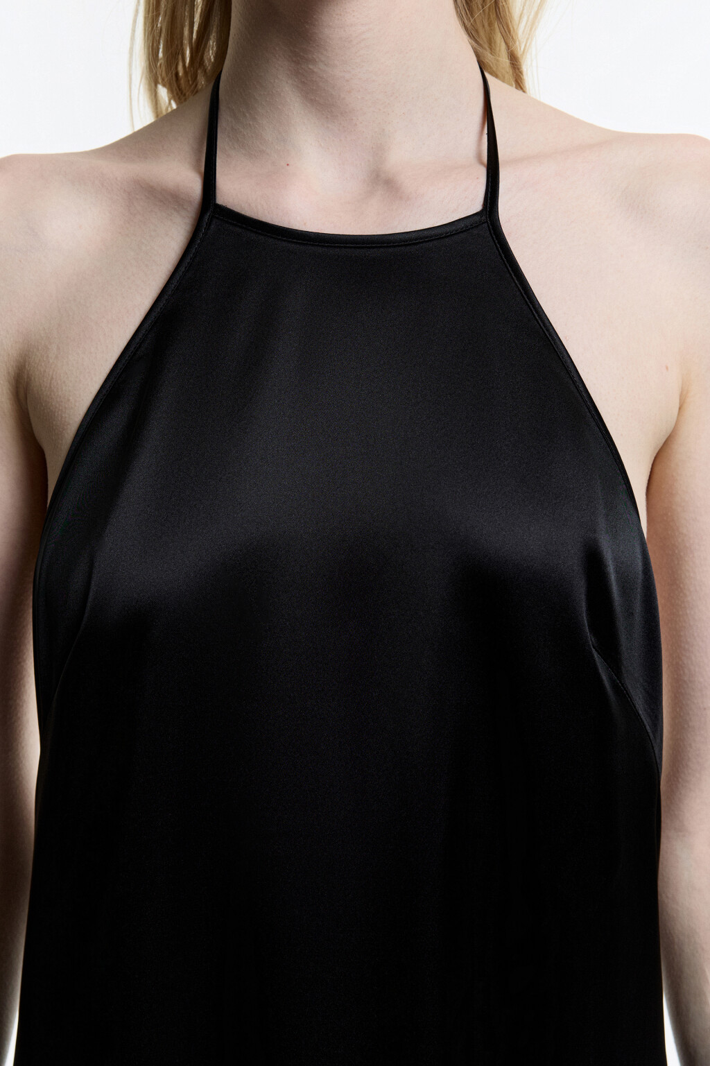 Платье-комбинация атласное с завязками на шее - цвет черный - 7