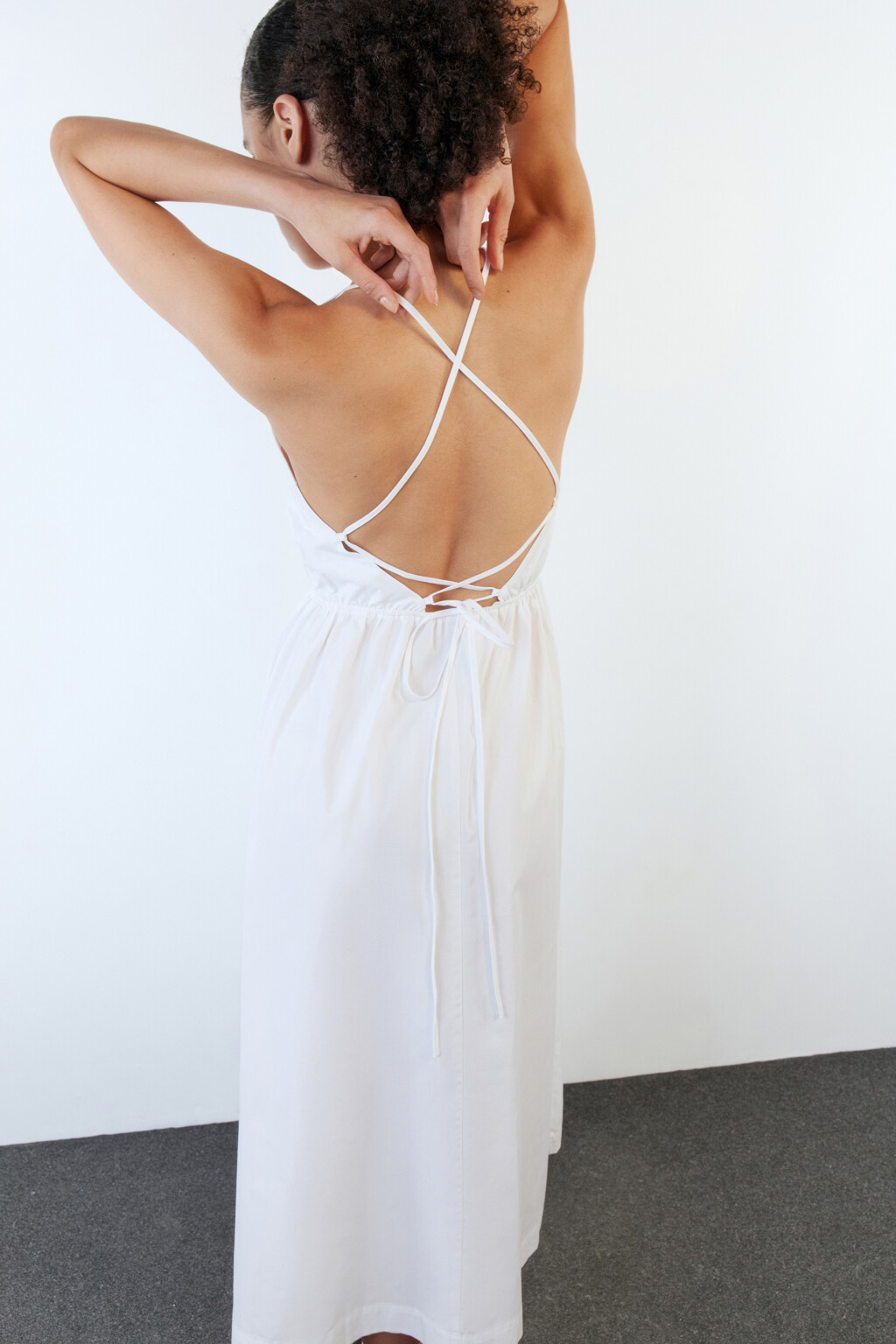 Платье-сарафан миди с открытой спиной - цвет белый - 2