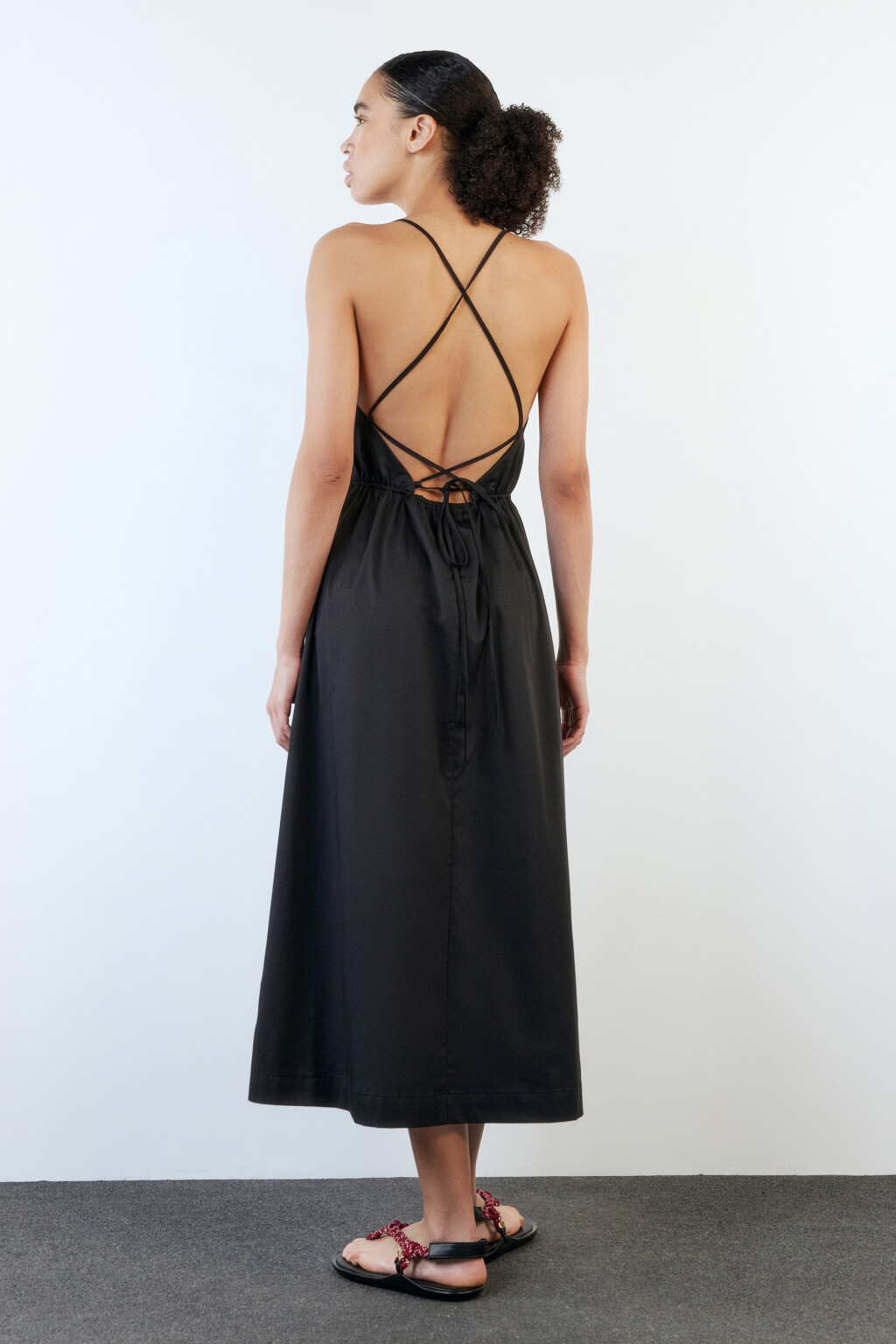 Платье-сарафан миди с открытой спиной - цвет черный - 5