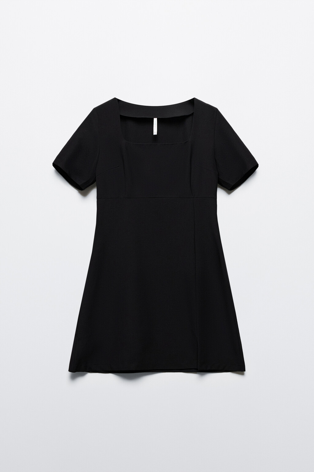 Платье мини приталенное с вырезом-каре - цвет черный - 8