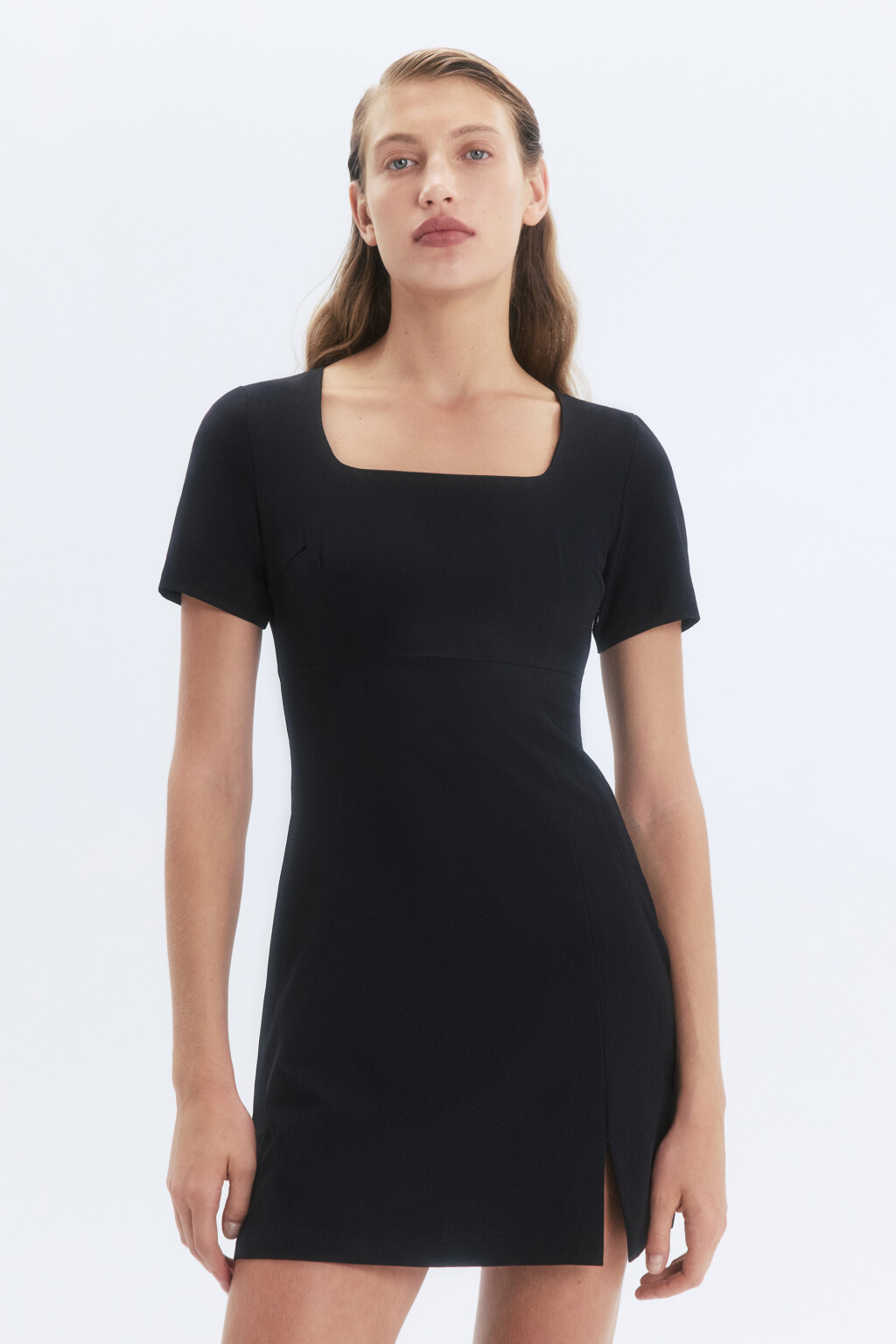 Платье мини приталенное с вырезом-каре - цвет черный - 3