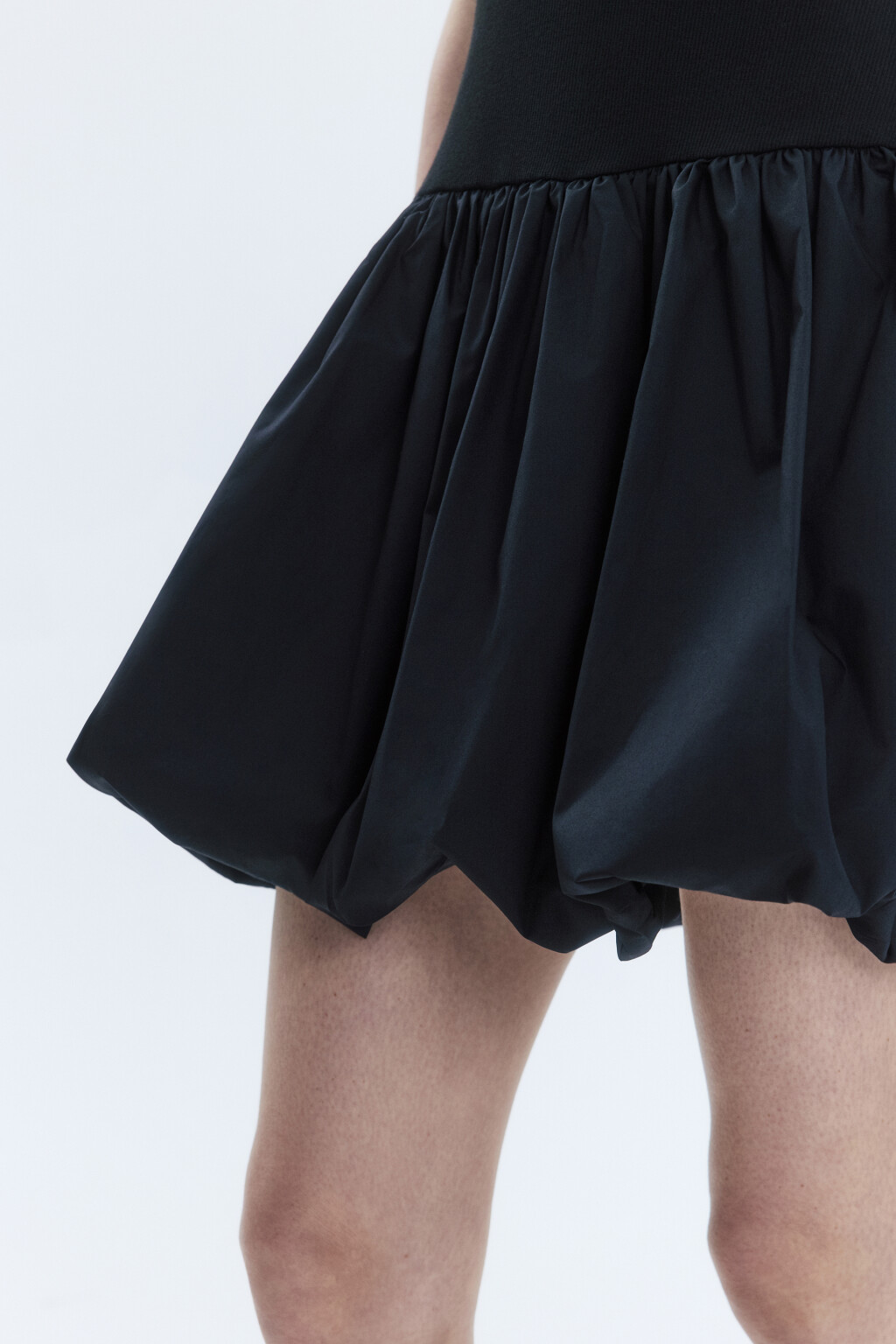 Платье мини с облегающим верхом и юбкой-баллон - цвет черный - 7