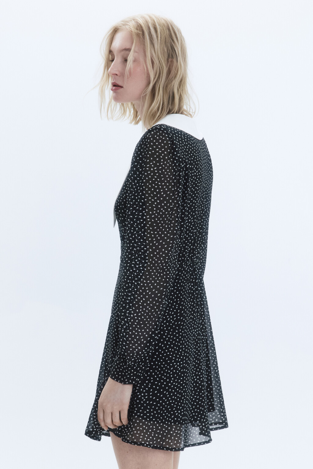 Платье мини шифоновое с белым воротничком - цвет черный - 5