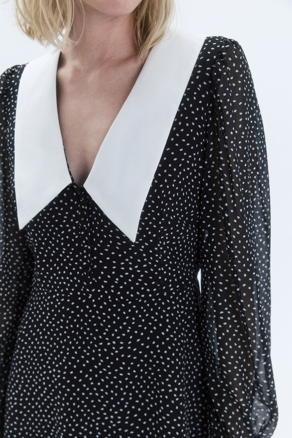 Платье мини шифоновое с белым воротничком - цвет черный - 7