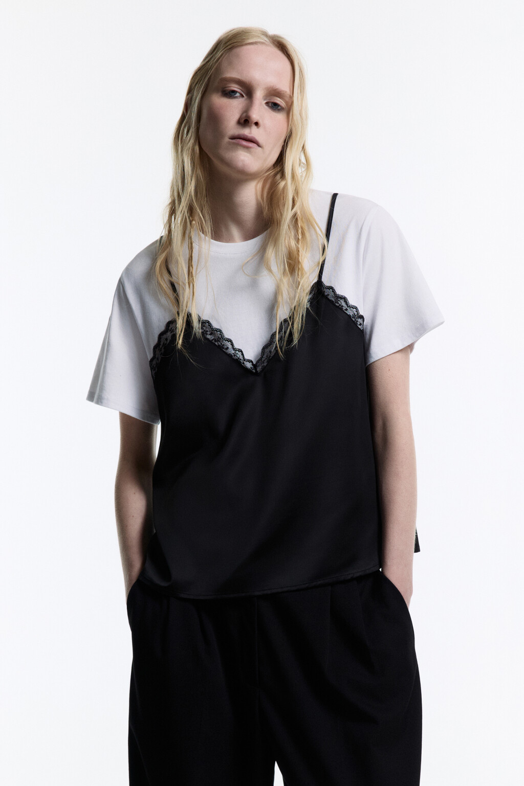 Топ-футболка с атласной майкой и кружевом - цвет черный - 3