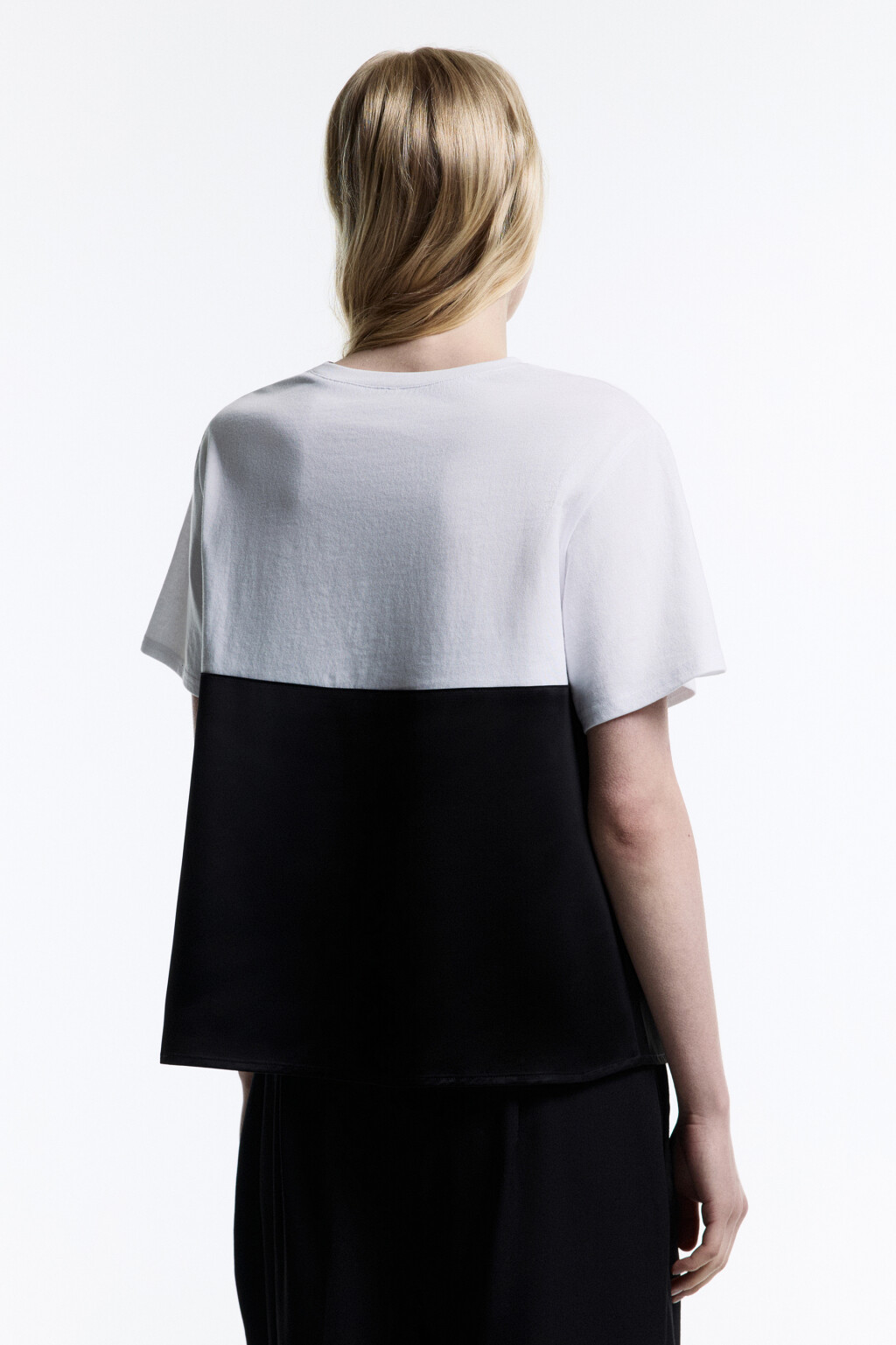 Топ-футболка с атласной майкой и кружевом - цвет черный - 5