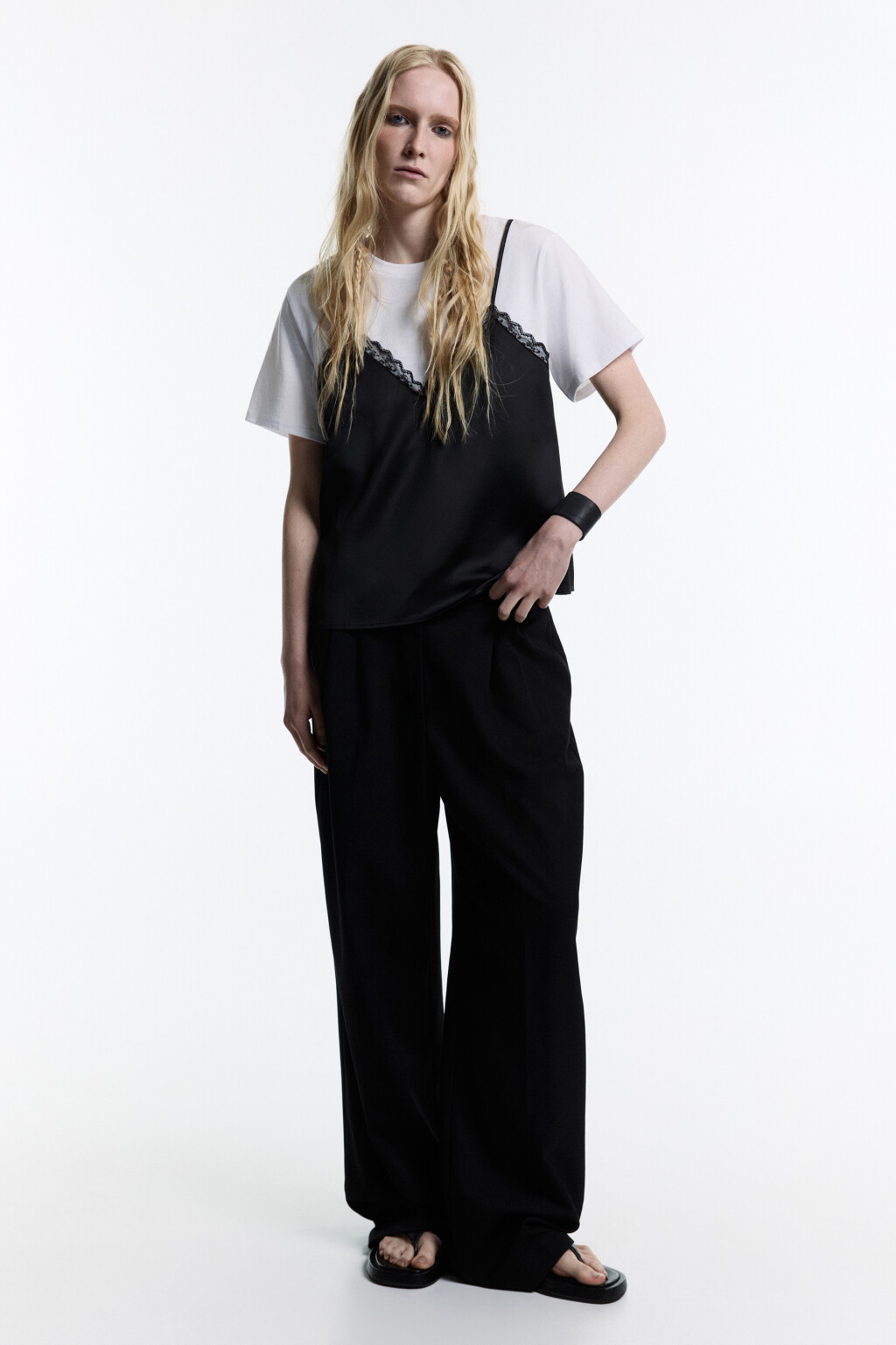 Топ-футболка с атласной майкой и кружевом - цвет черный - 1