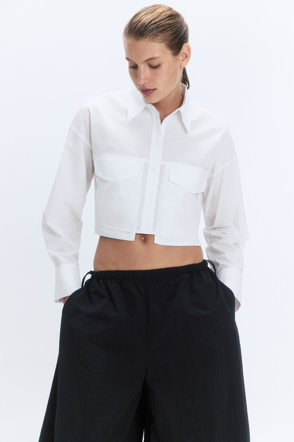 Блузка-рубашка укороченная с нагрудными карманами - цвет белый - 1