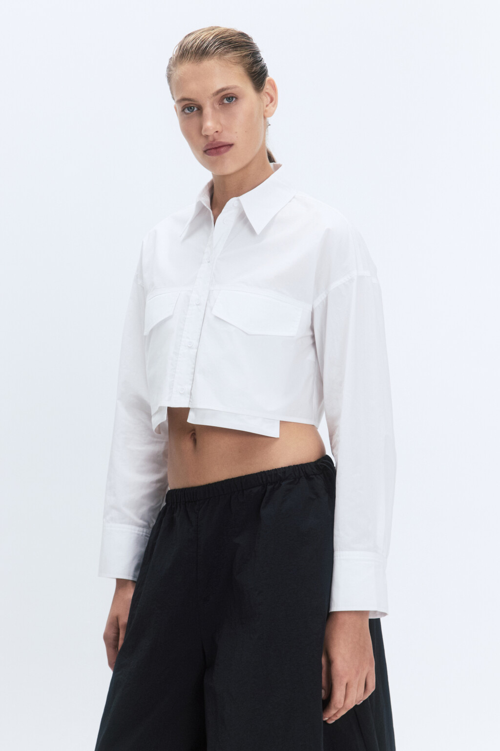 Блузка-рубашка укороченная с нагрудными карманами - цвет белый - 5