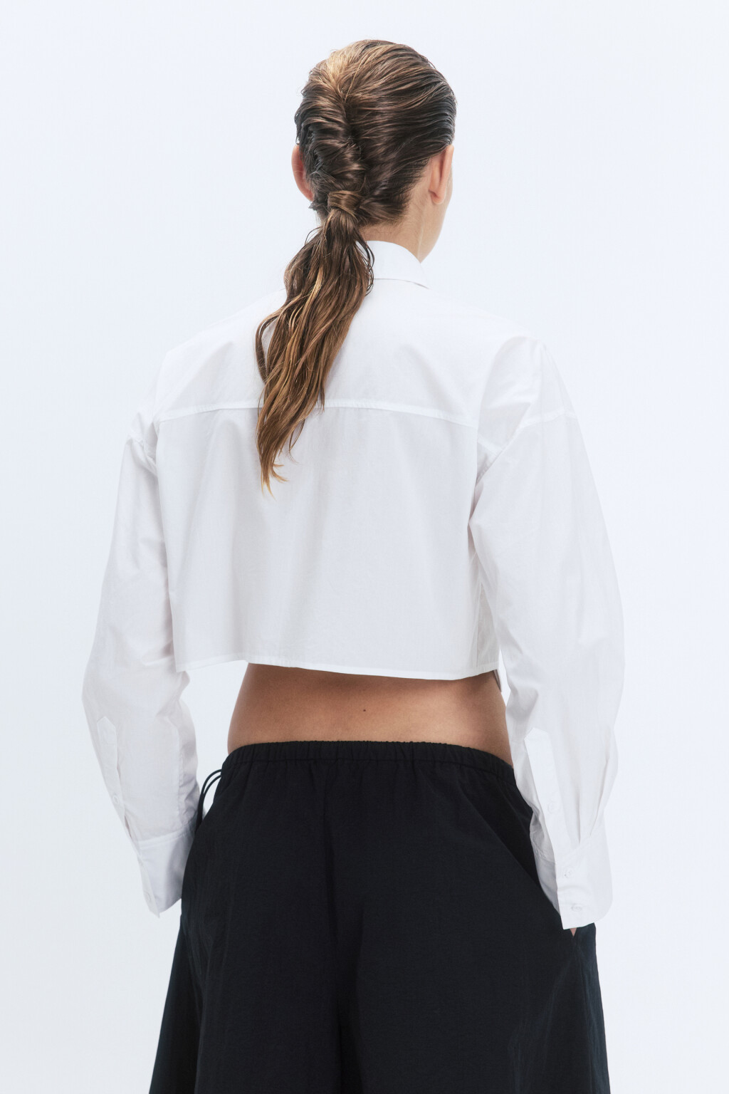 Блузка-рубашка укороченная с нагрудными карманами - цвет белый - 6