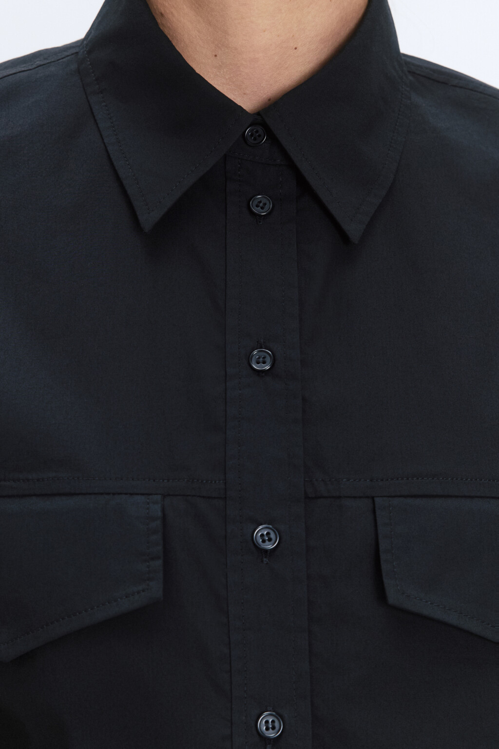 Блузка-рубашка укороченная с нагрудными карманами - цвет черный - 6