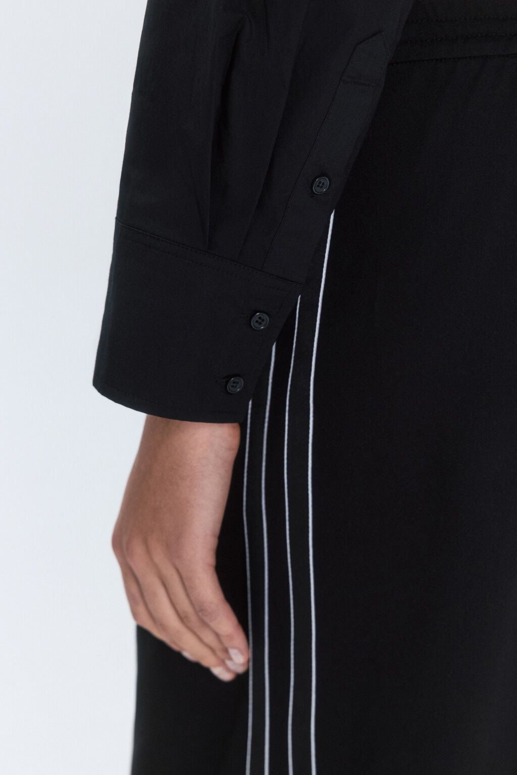 Блузка-рубашка укороченная с нагрудными карманами - цвет черный - 7