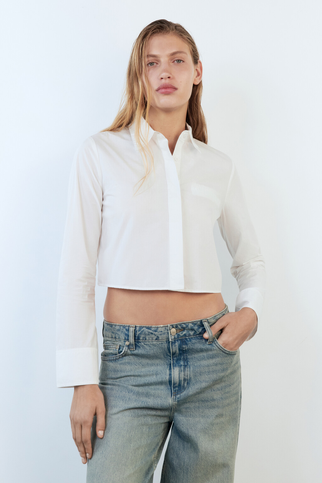 Блузка-рубашка укороченная из хлопка - цвет белый - 2