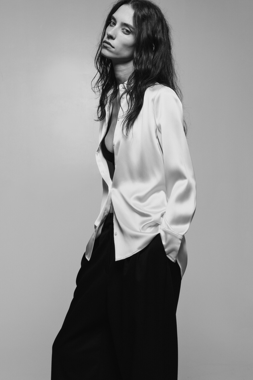 Блузка атласная с длинными рукавами - цвет белый - 1