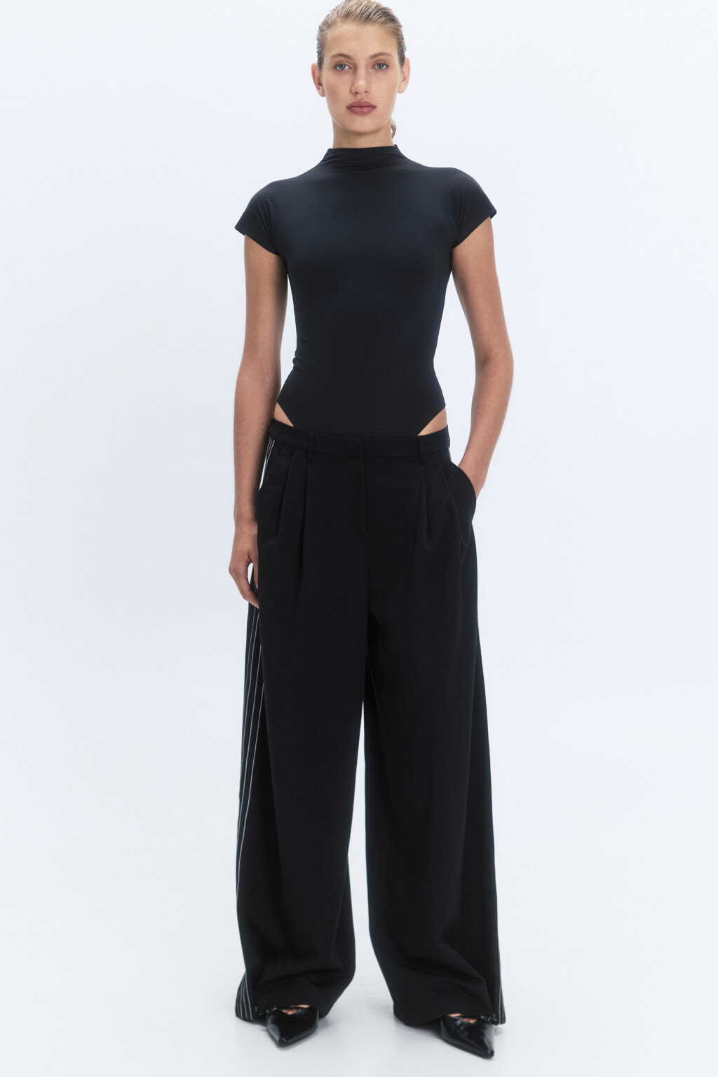 Блузка-боди облегающая с воротником-стойкой - цвет черный - 4