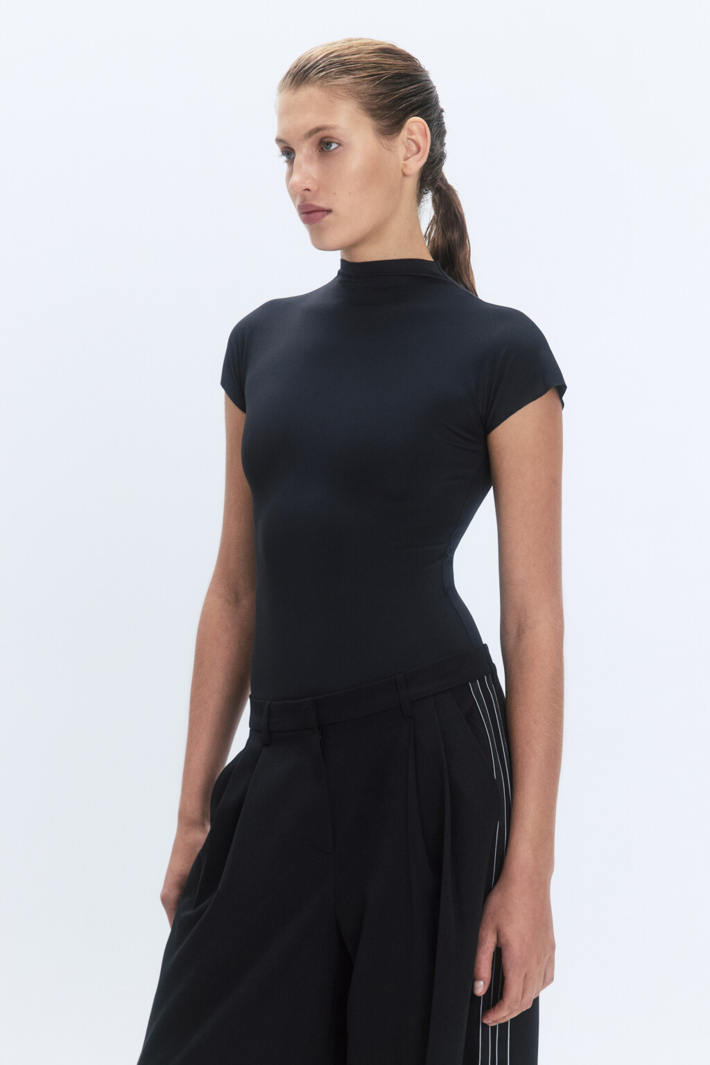 Блузка-боди облегающая с воротником-стойкой - цвет черный - 2