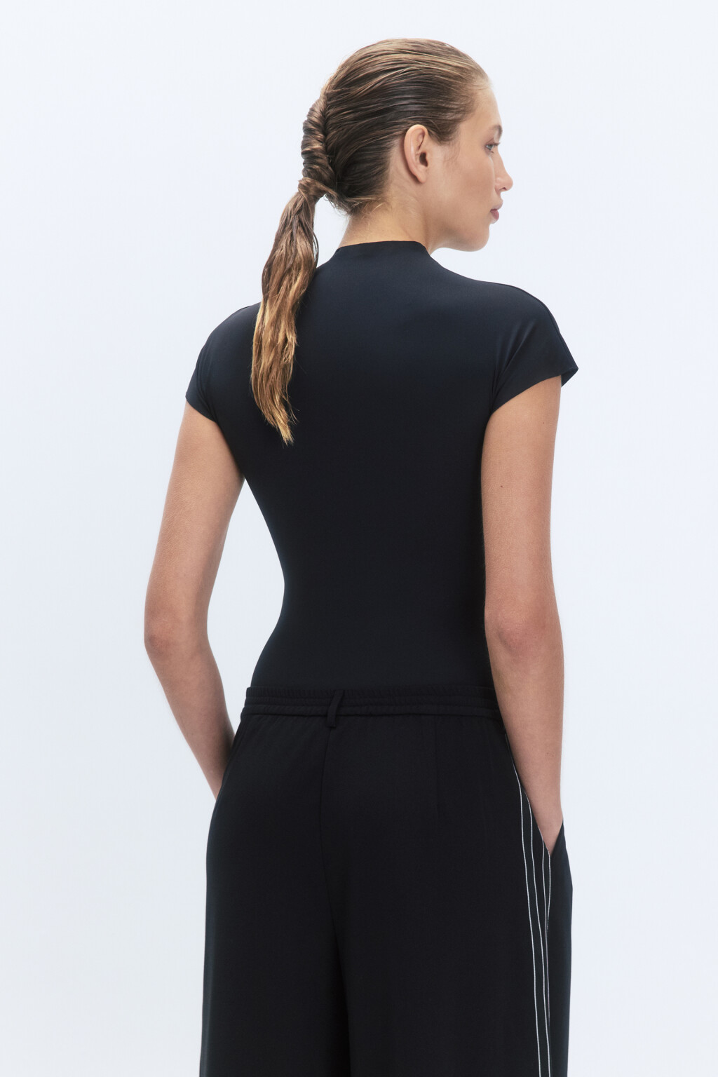 Блузка-боди облегающая с воротником-стойкой - цвет черный - 3