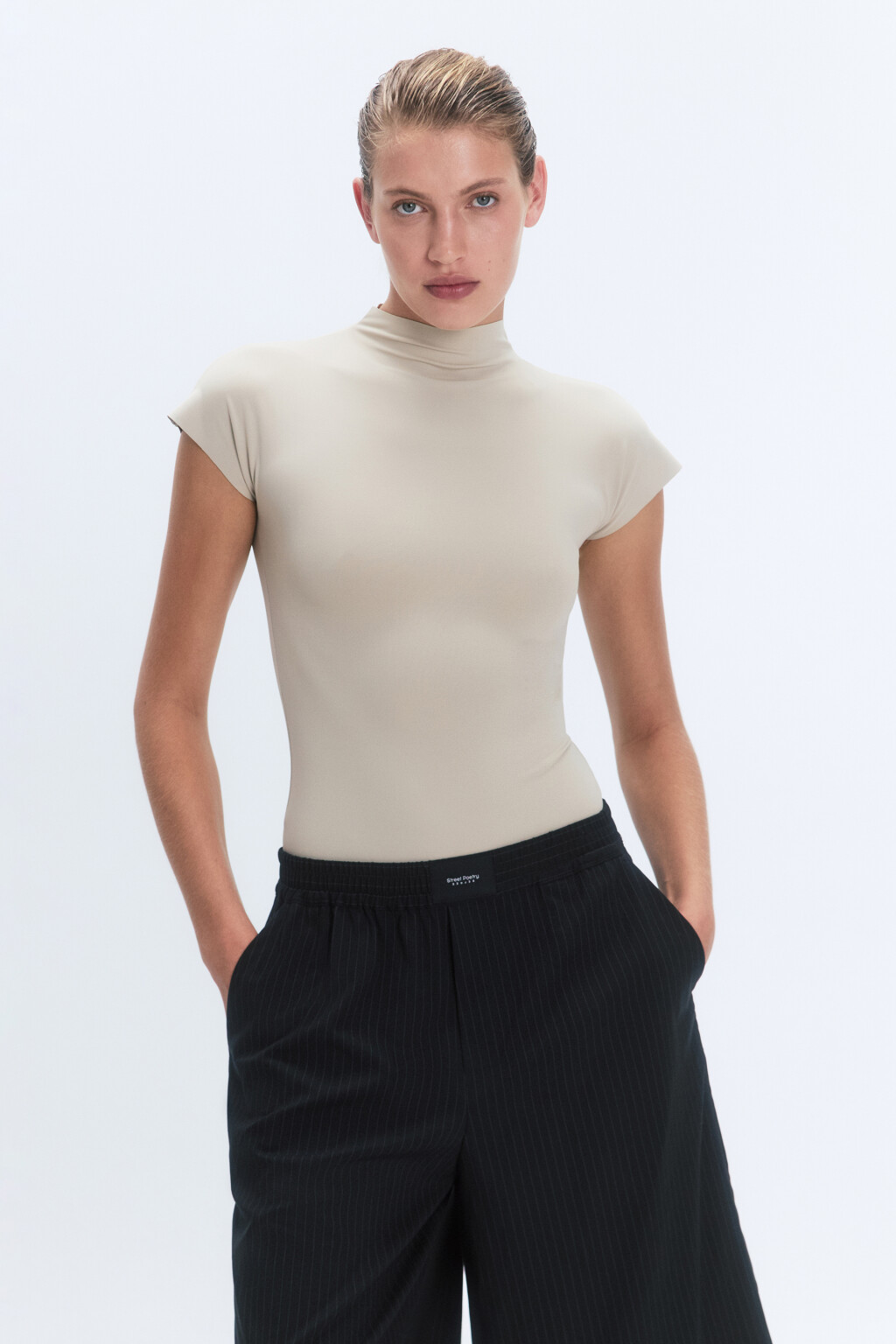 Блузка-боди облегающая с воротником-стойкой - цвет коричневый - 2