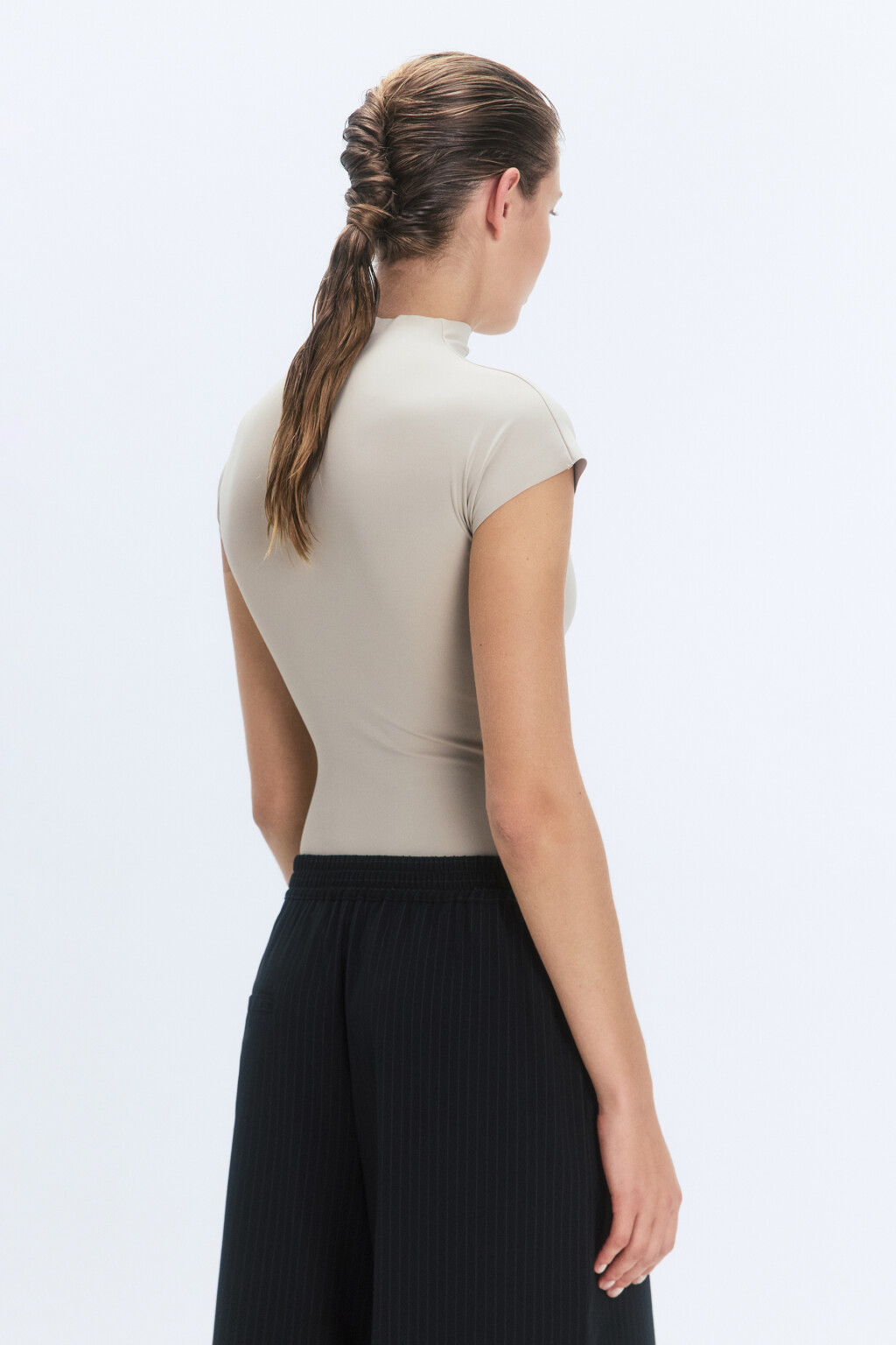 Блузка-боди облегающая с воротником-стойкой - цвет коричневый - 4