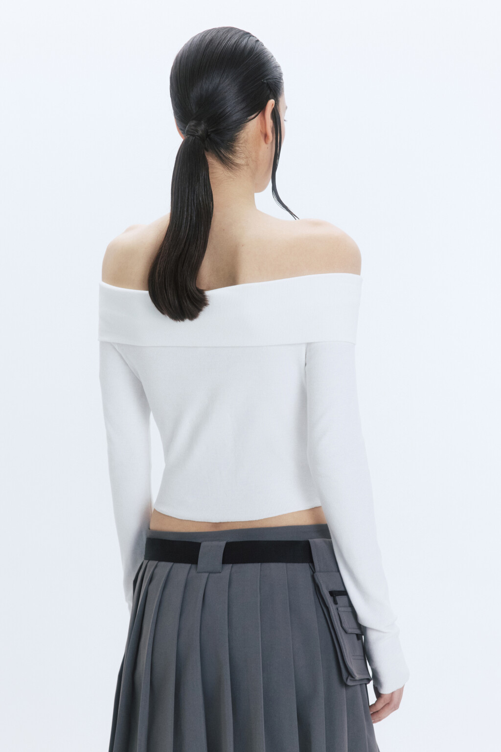 Блузка-лонгслив на молнии с открытыми плечами - цвет белый - 5