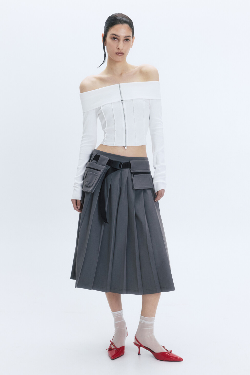 Блузка-лонгслив на молнии с открытыми плечами - цвет белый - 6