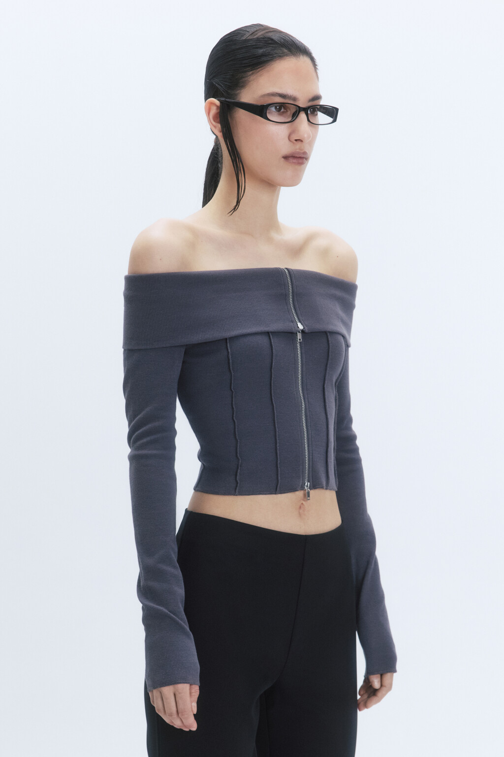 Блузка-лонгслив на молнии с открытыми плечами - цвет серый - 3