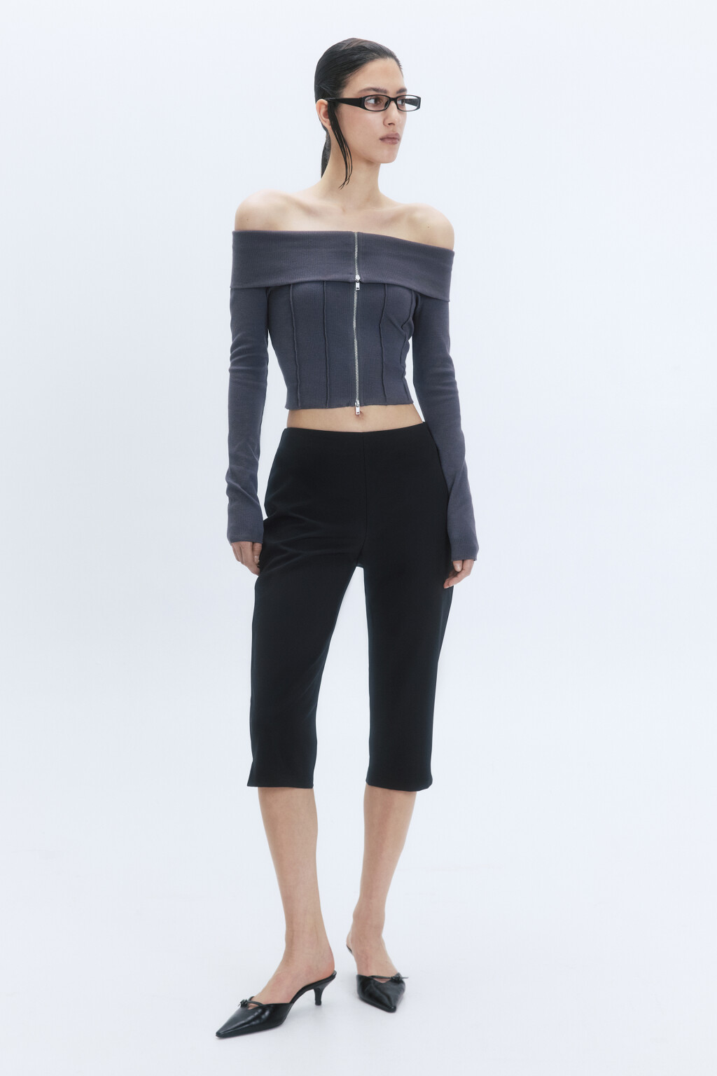 Блузка-лонгслив на молнии с открытыми плечами - цвет серый - 5