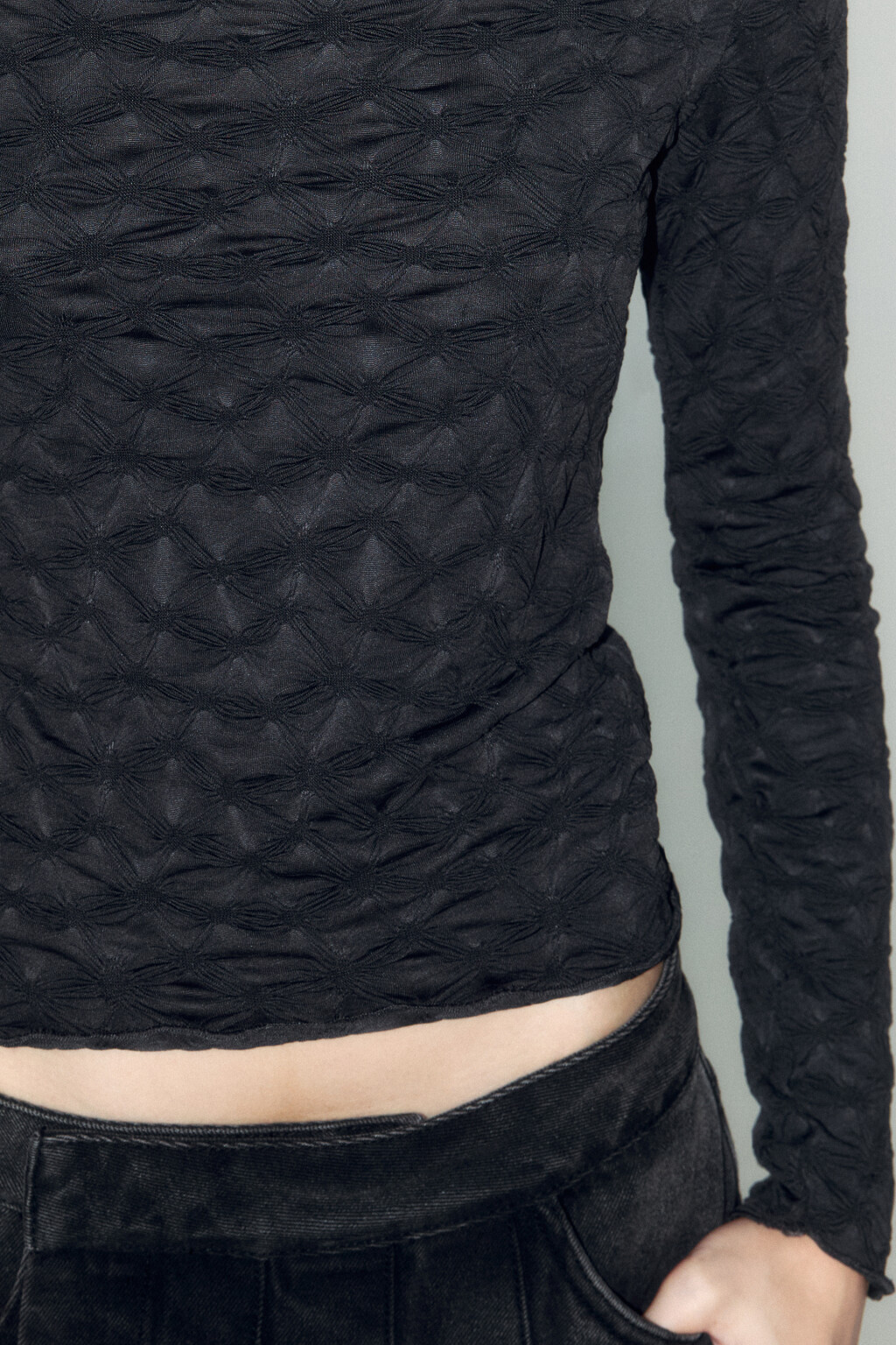 Лонгслив из жатой ткани с воротником-стойкой - цвет серый - 6