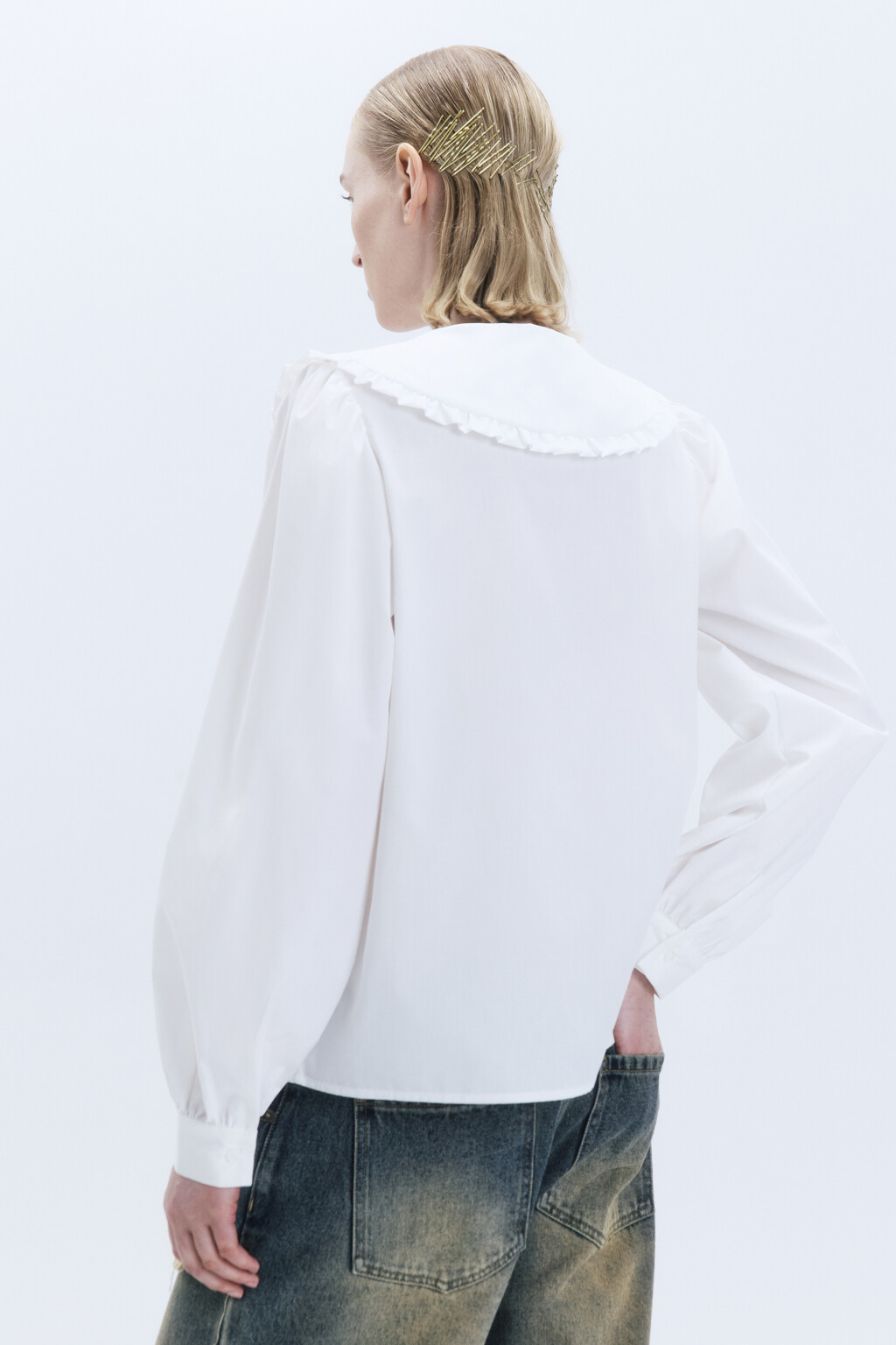 Блузка с широким воротником и оборками - цвет белый - 5