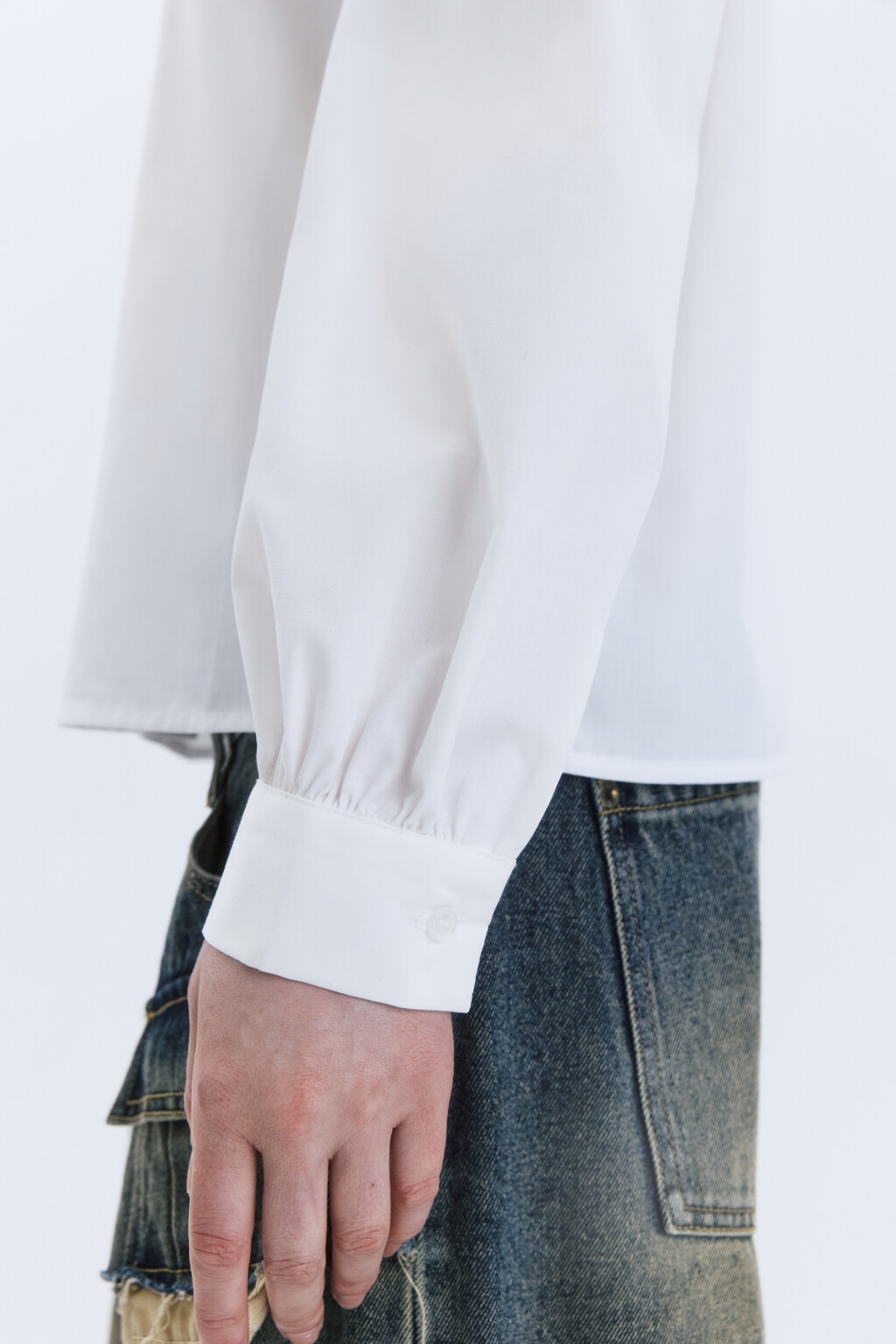 Блузка с широким воротником и оборками - цвет белый - 8