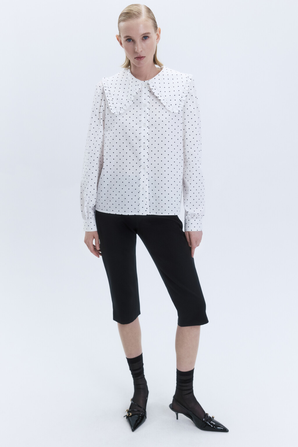 Блузка в горох с широким воротником и оборками - цвет белый - 2