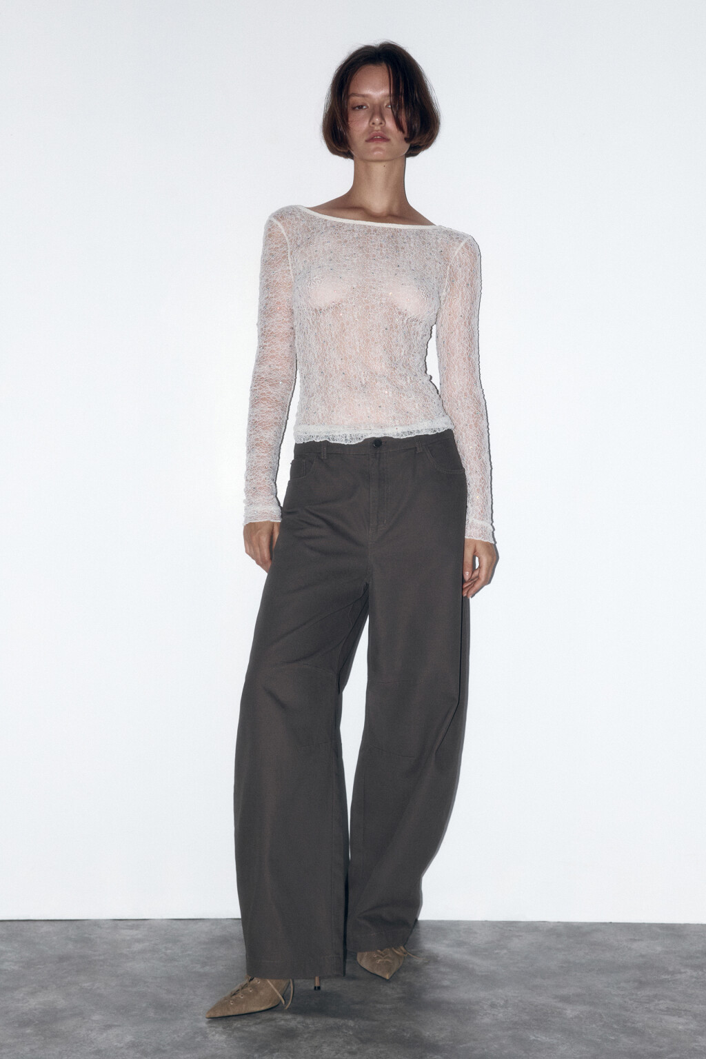 Лонгслив кружевной со стразами и вырезом на спине - цвет белый - 5