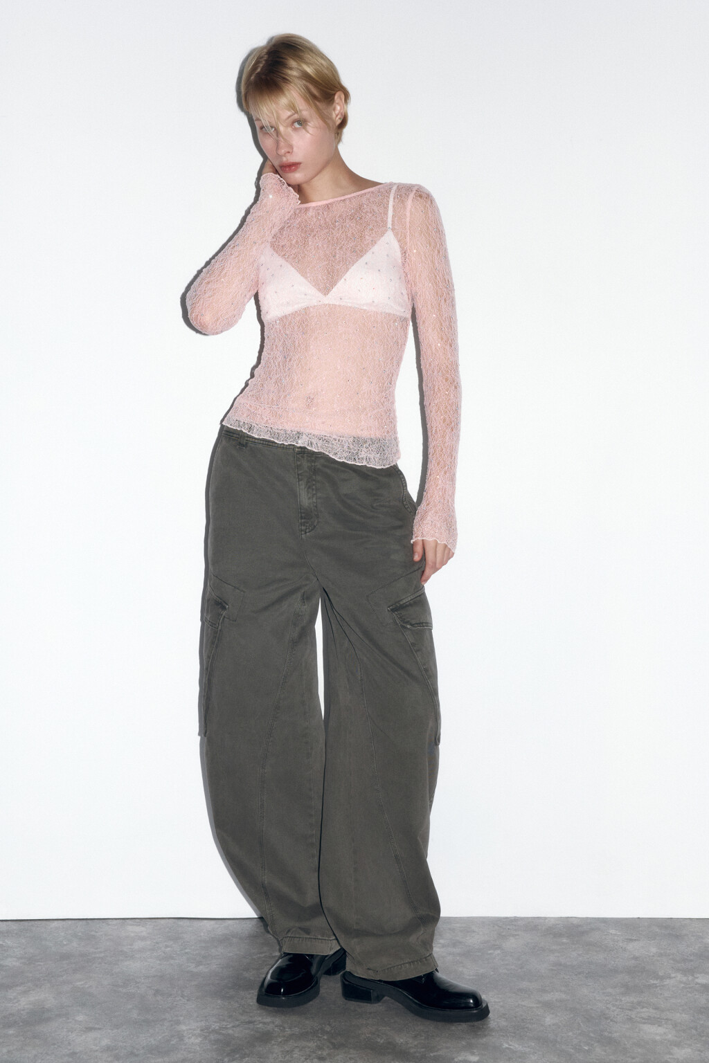 Лонгслив кружевной со стразами и вырезом на спине - цвет розовый - 5