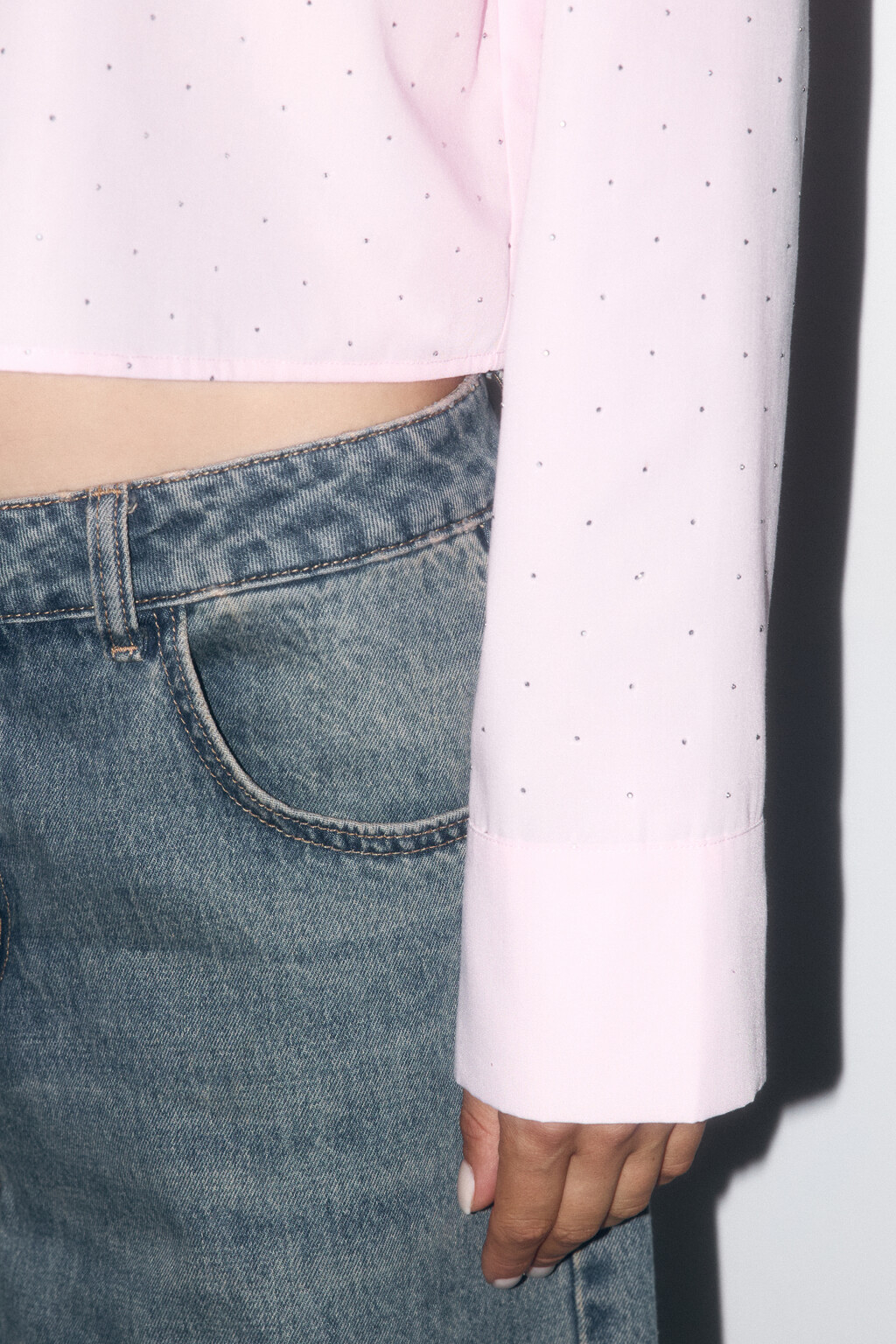 Блузка прямая с металлическими стразами - цвет розовый - 8