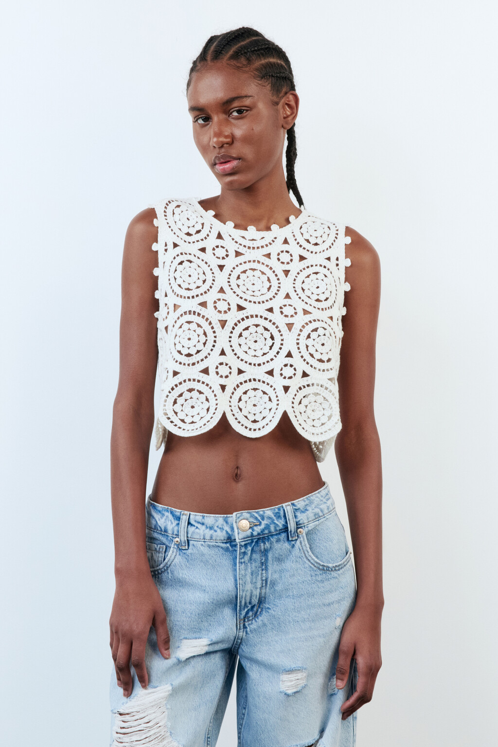 Жилет вязаный ажурный в стиле бохо - цвет молочный - 2
