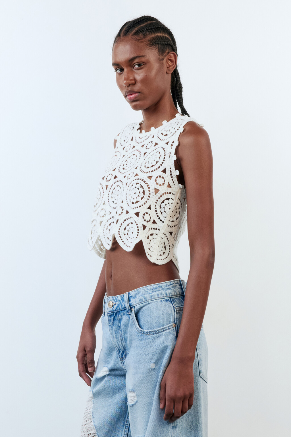 Жилет вязаный ажурный в стиле бохо - цвет молочный - 3