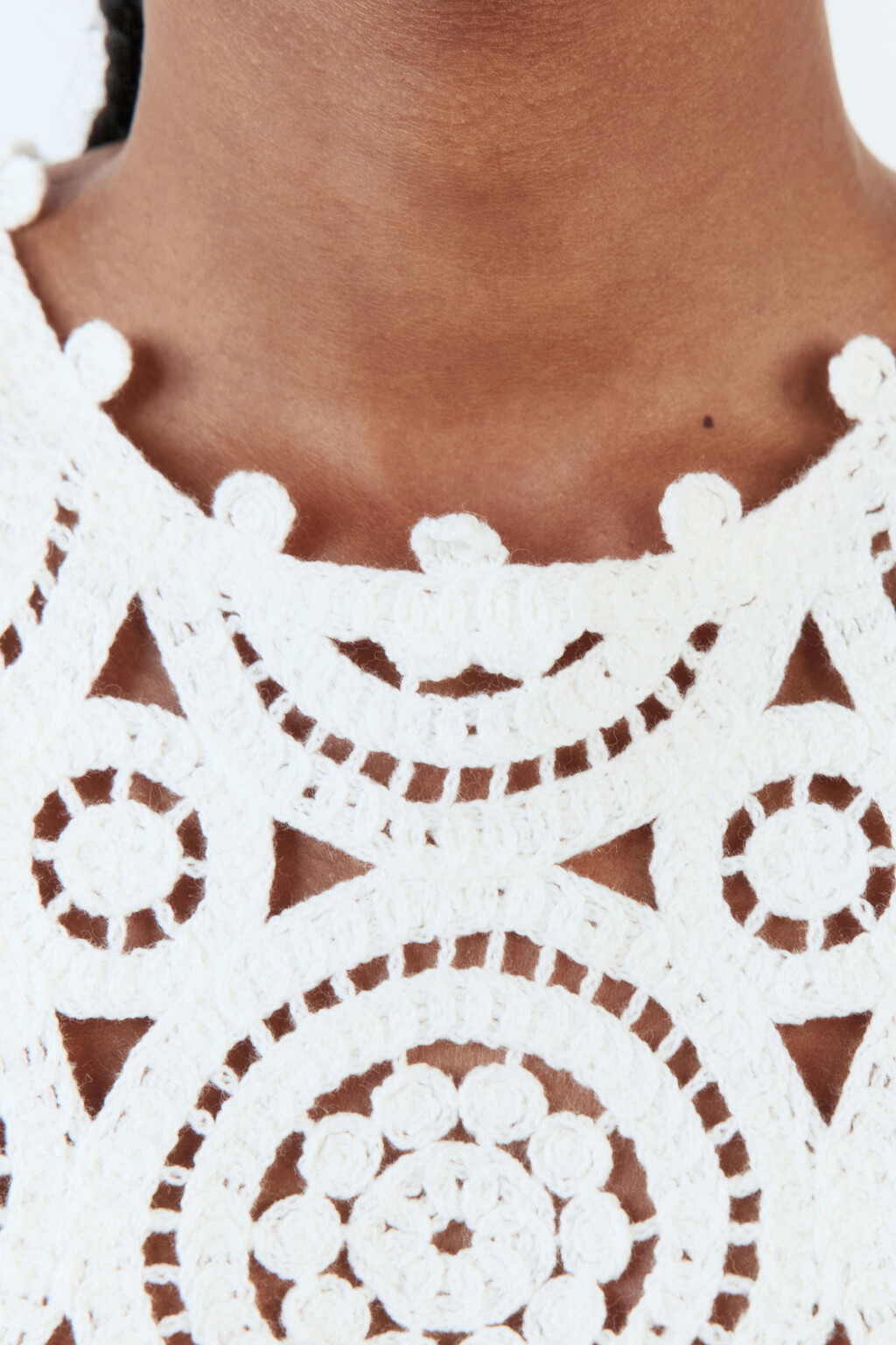 Жилет вязаный ажурный в стиле бохо - цвет молочный - 6