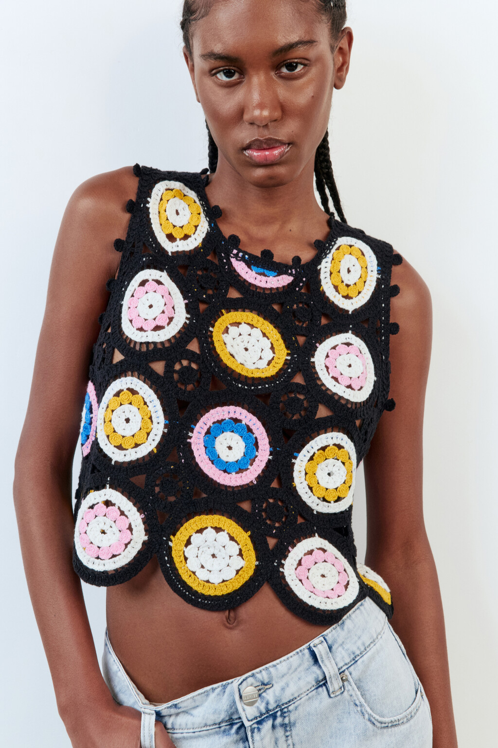 Жилет вязаный ажурный в стиле бохо - цвет мультиколор - 1