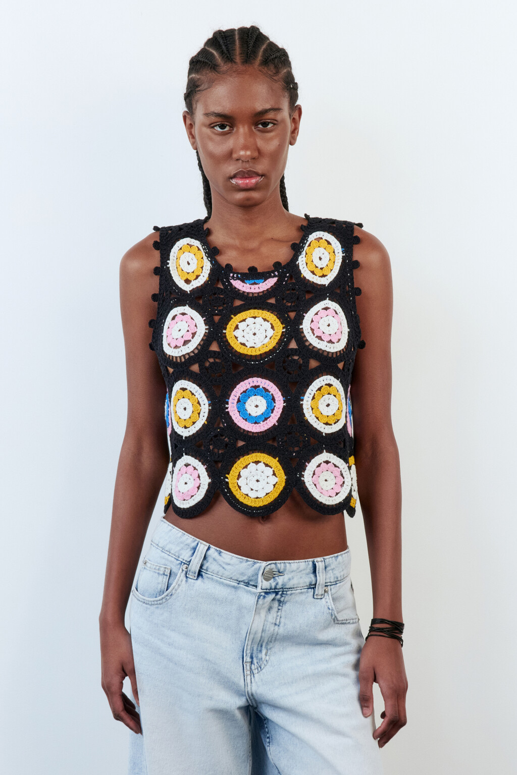 Жилет вязаный ажурный в стиле бохо - цвет мультиколор - 2