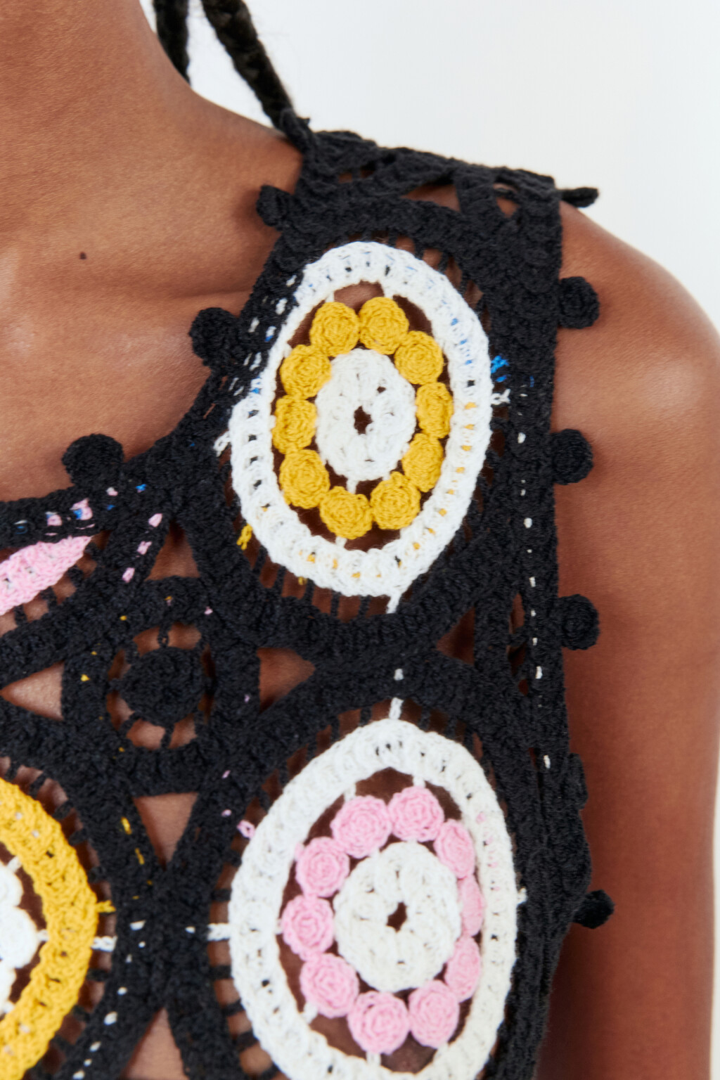 Жилет вязаный ажурный в стиле бохо - цвет мультиколор - 6