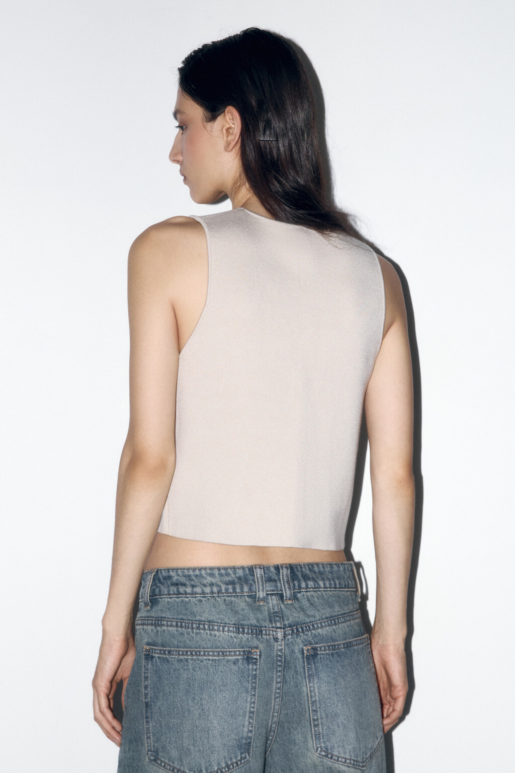 Жилет трикотажный укороченный на пуговицах - цвет бежевый - 5