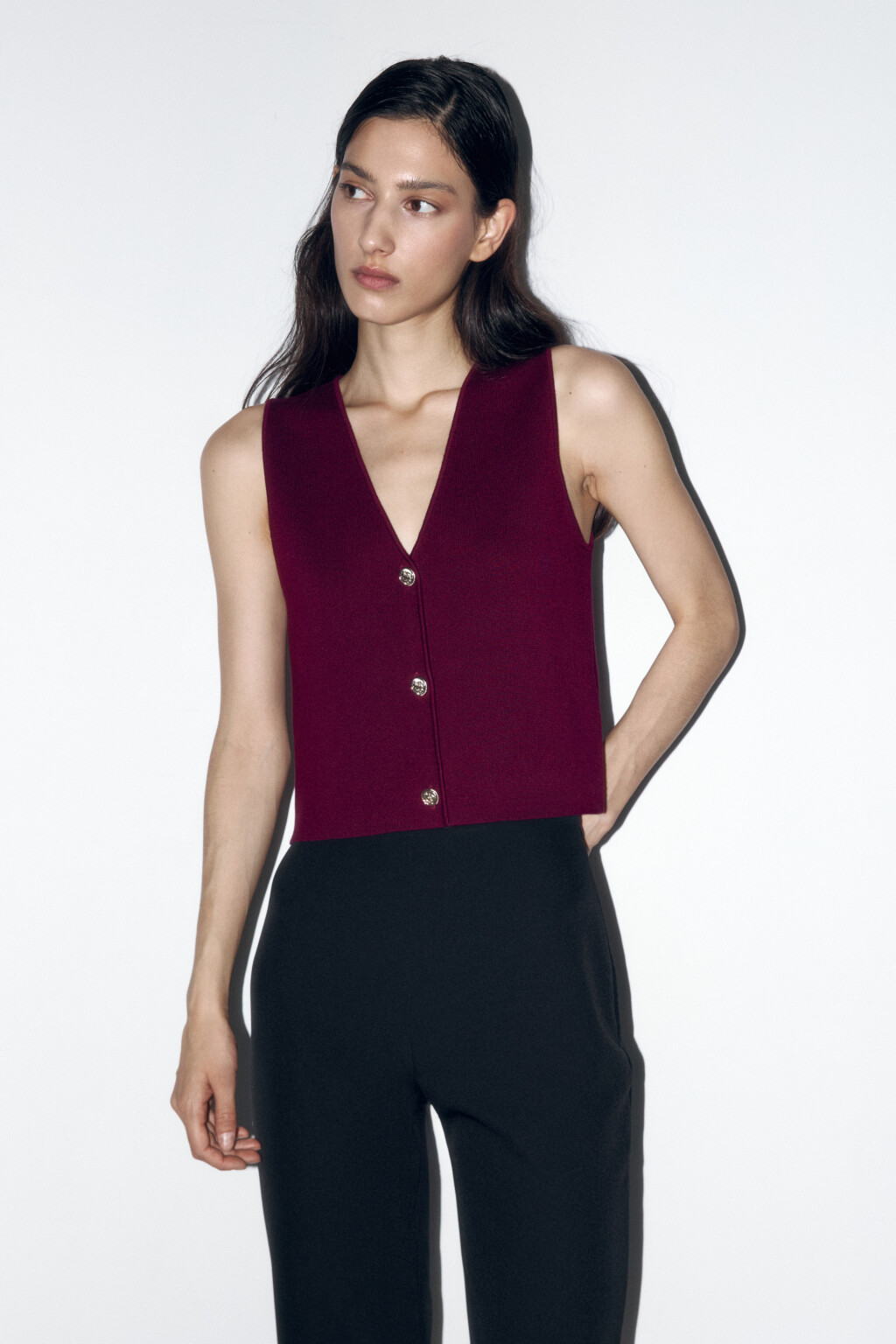 Жилет трикотажный укороченный на пуговицах - цвет бордовый - 1