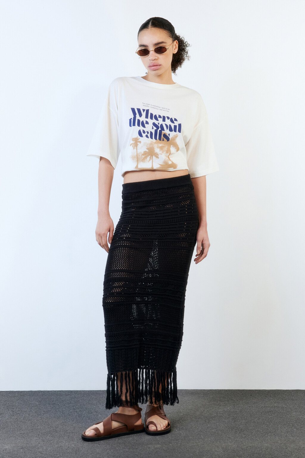 Юбка миди прямая вязаная с бахромой - цвет черный - 6