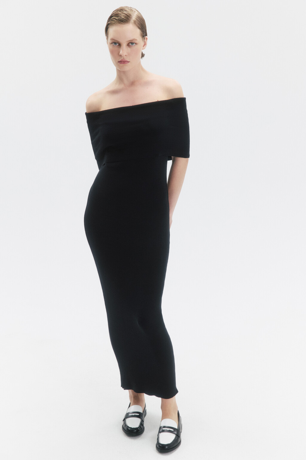 Платье миди облегающее с открытыми плечами - цвет черный - 1