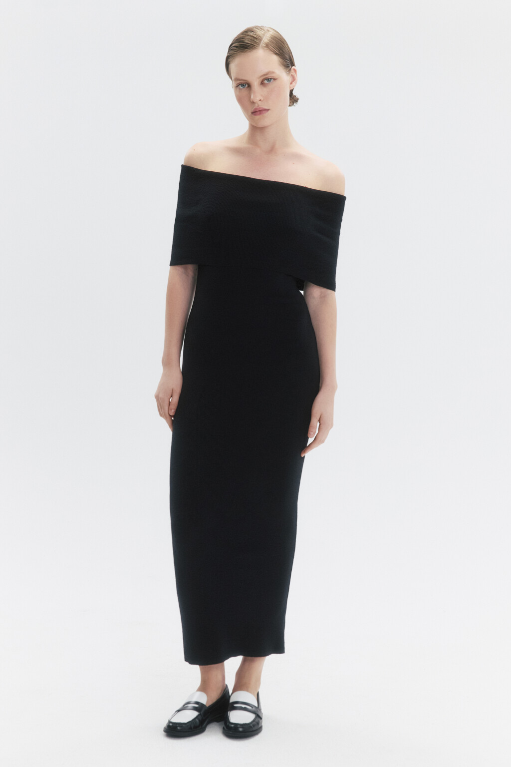 Платье миди облегающее с открытыми плечами - цвет черный - 5