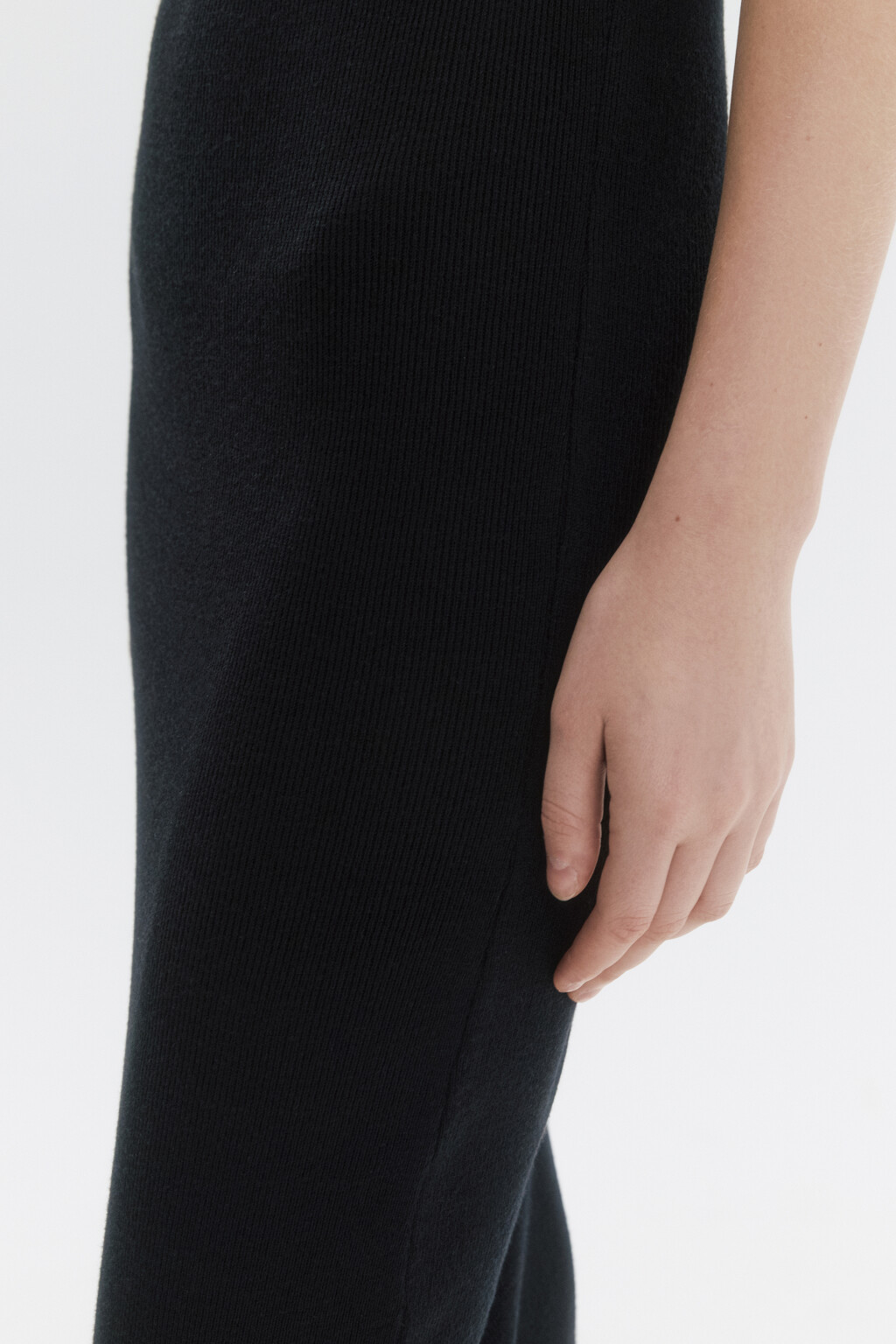 Платье миди облегающее с открытыми плечами - цвет черный - 7