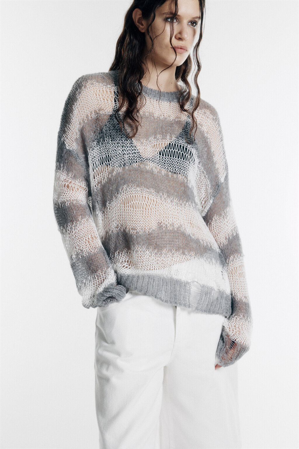 Джемпер тонкой вязки рваный в полоску - цвет серый - 1