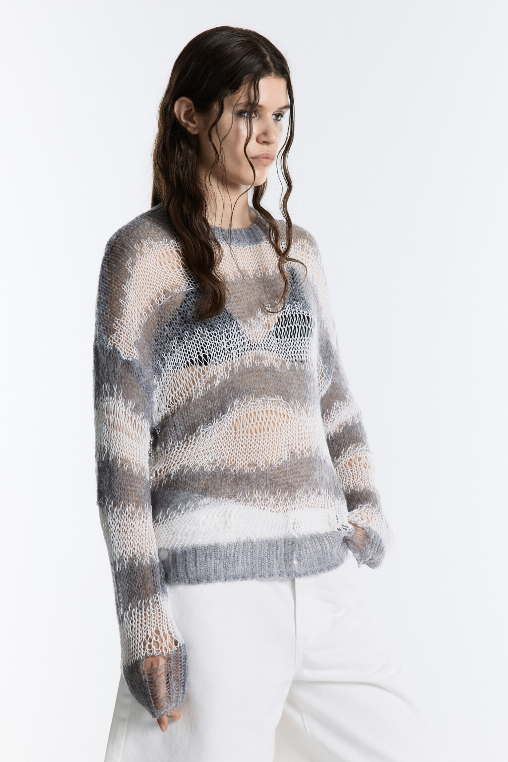 Джемпер тонкой вязки рваный в полоску - цвет серый - 3