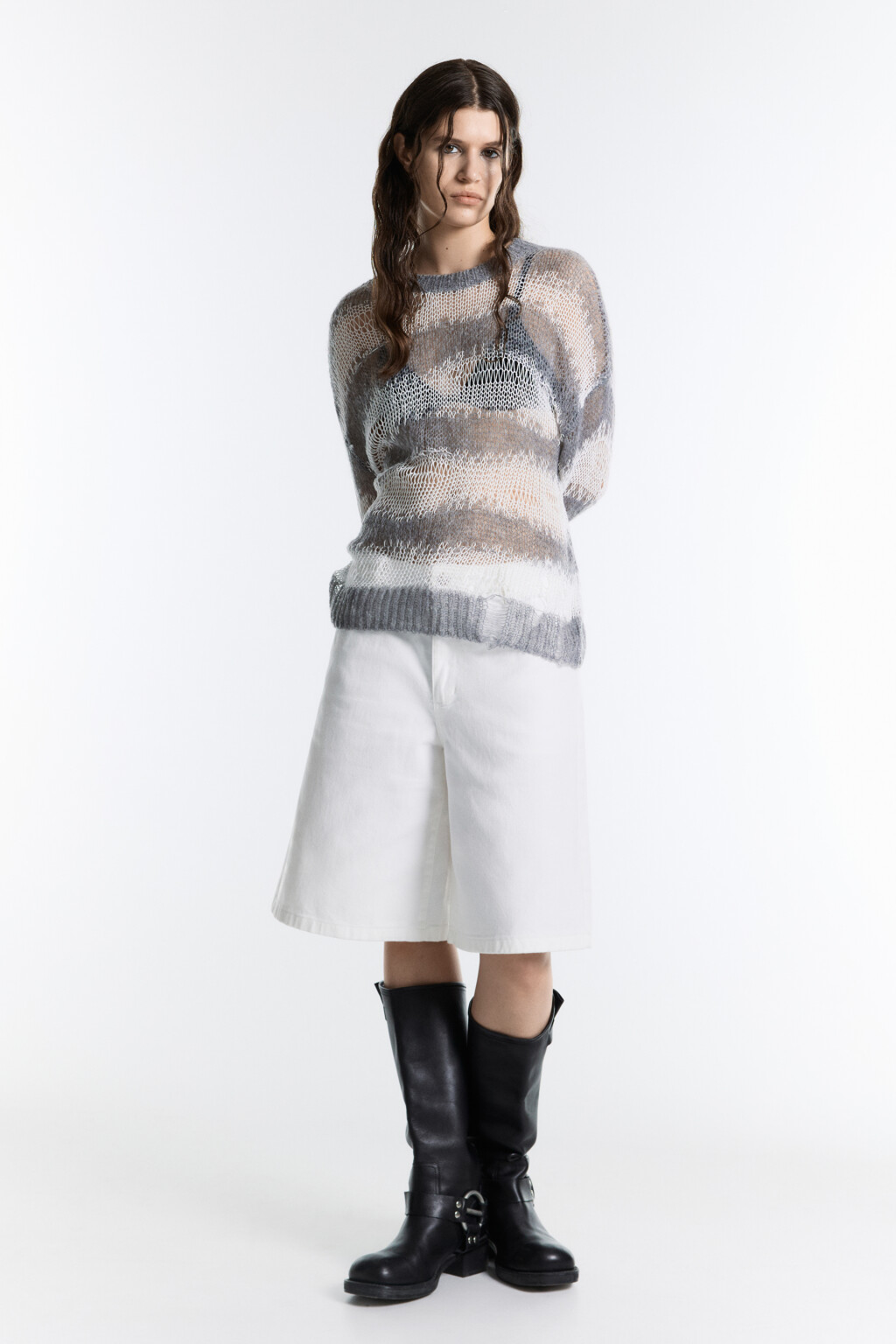 Джемпер тонкой вязки рваный в полоску - цвет серый - 5